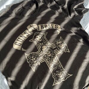 Guns N' Roses Graphic Tee ✝️